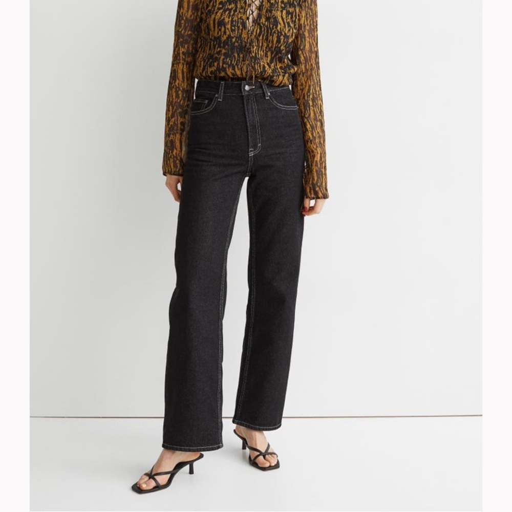 Black jeans 90’s vibe